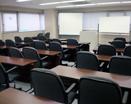 中研修室：20名～40名までのセミナー、会議、研修向きの会場です。3時間：35,000円～